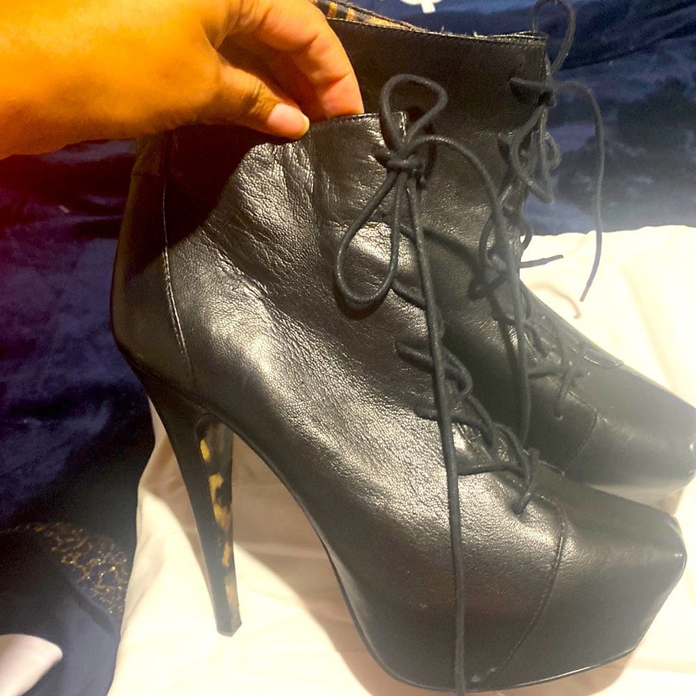 Betsey Johnson Stunning Black lace-up Bootie size 9.5